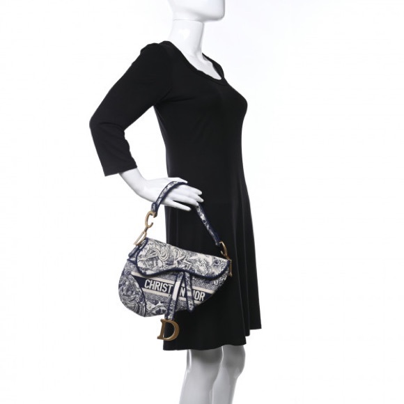 CHRISTIAN DIOR SADDLE BAG authentic and like new - Picture 2 of 4